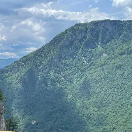 Canyon-view Rafting Retreat
